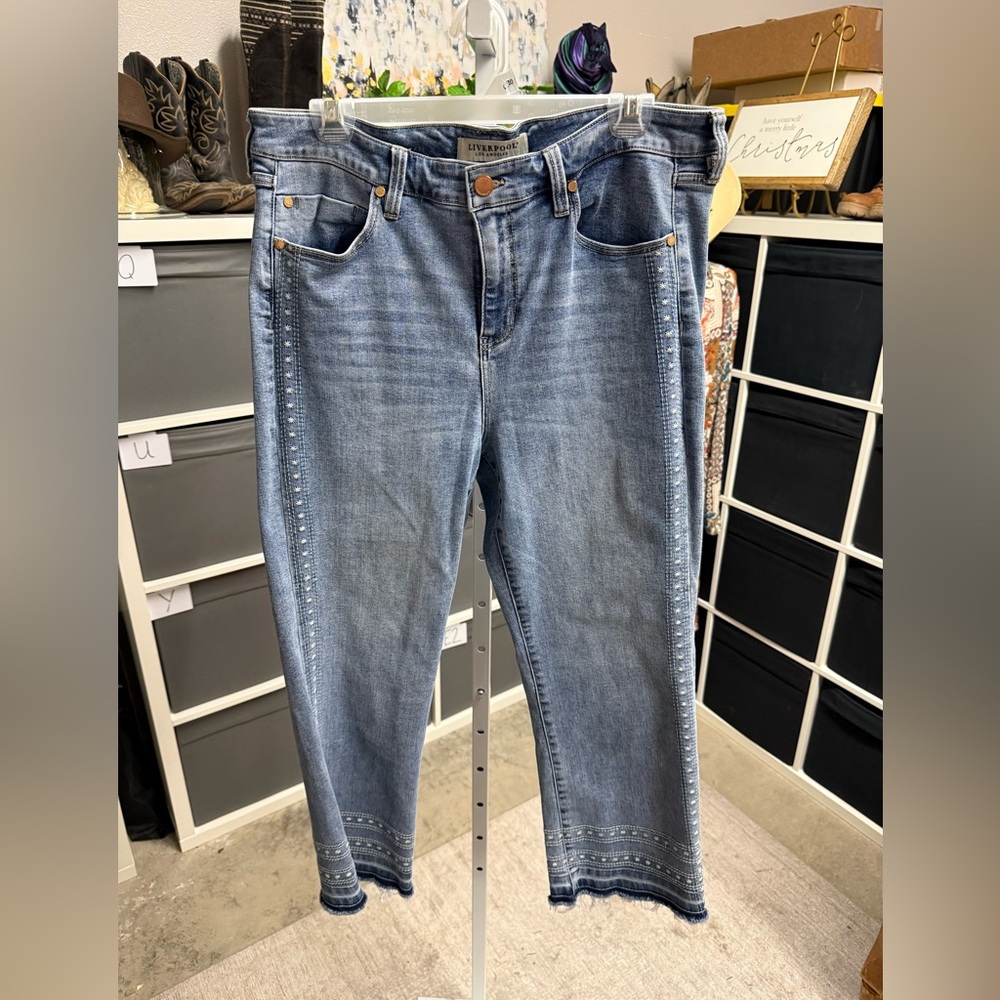 Liverpool Medium Wash Embroidered Cropped Straight-Leg Jeans
